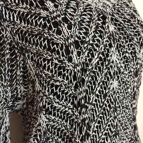 Loose knit v-neck sweater - Picture 4 of 4